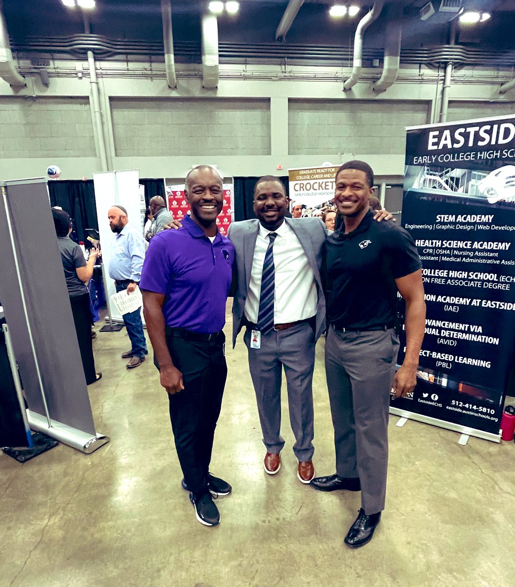 AngelWilson36's tweet photo. They never stop laughing and supporting each other. @ErickPosadas7 was missing in action but he was focused😊 #PrinciPALs #LC2Crew https://t.co/KtmYi4e25S