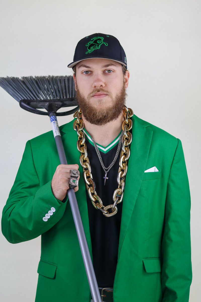 𝐆𝐄𝐓 𝐎𝐔𝐓 𝐓𝐇𝐄 𝐁𝐑𝐎𝐎𝐌𝐒! 🧹🧹🧹

@WeevilsBaseball sweep the Rangers on Senior Weekend, following a 4⃣-1⃣ win in game 3⃣.

#WeevilNation