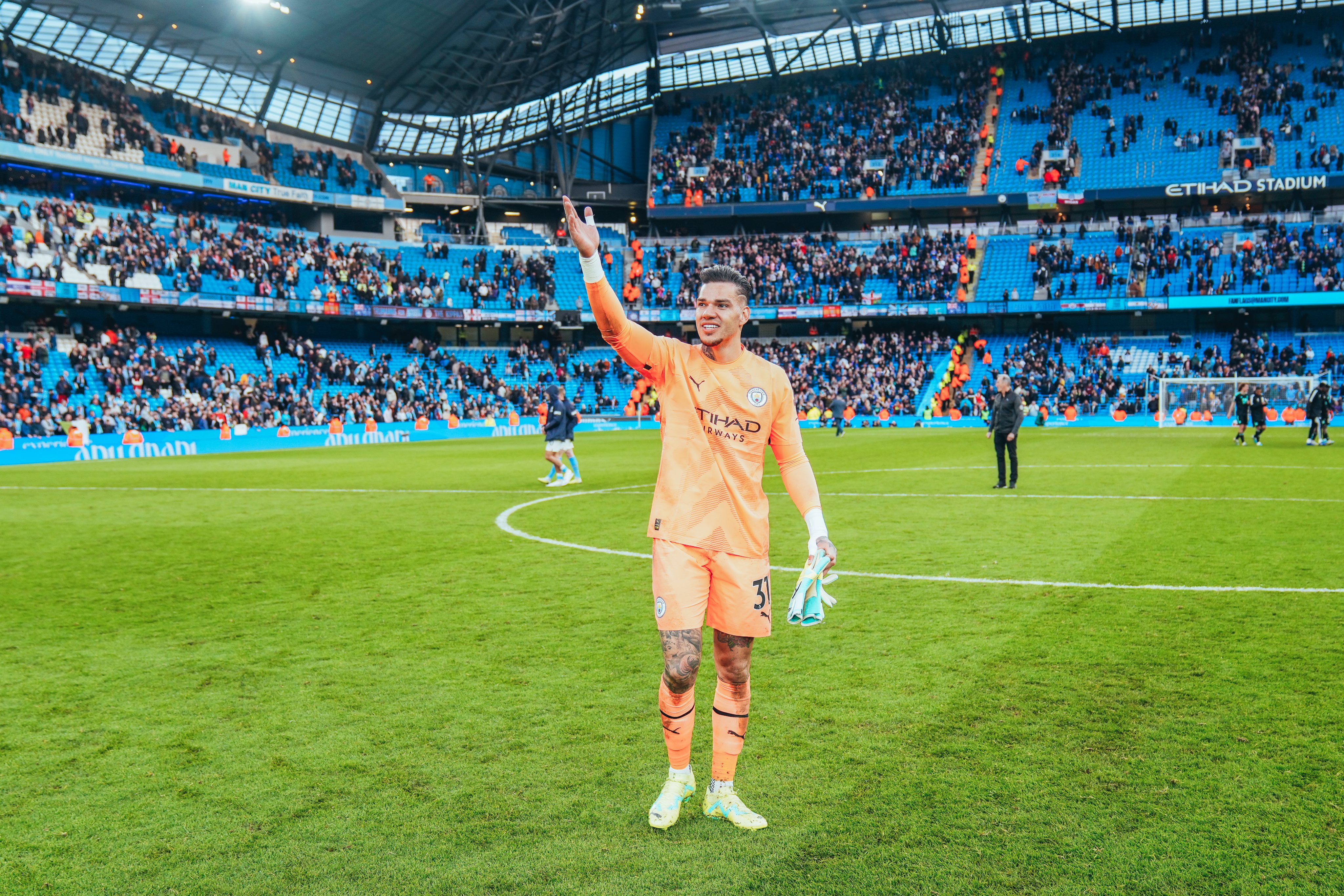 10th win in a row for Man City! 🙌