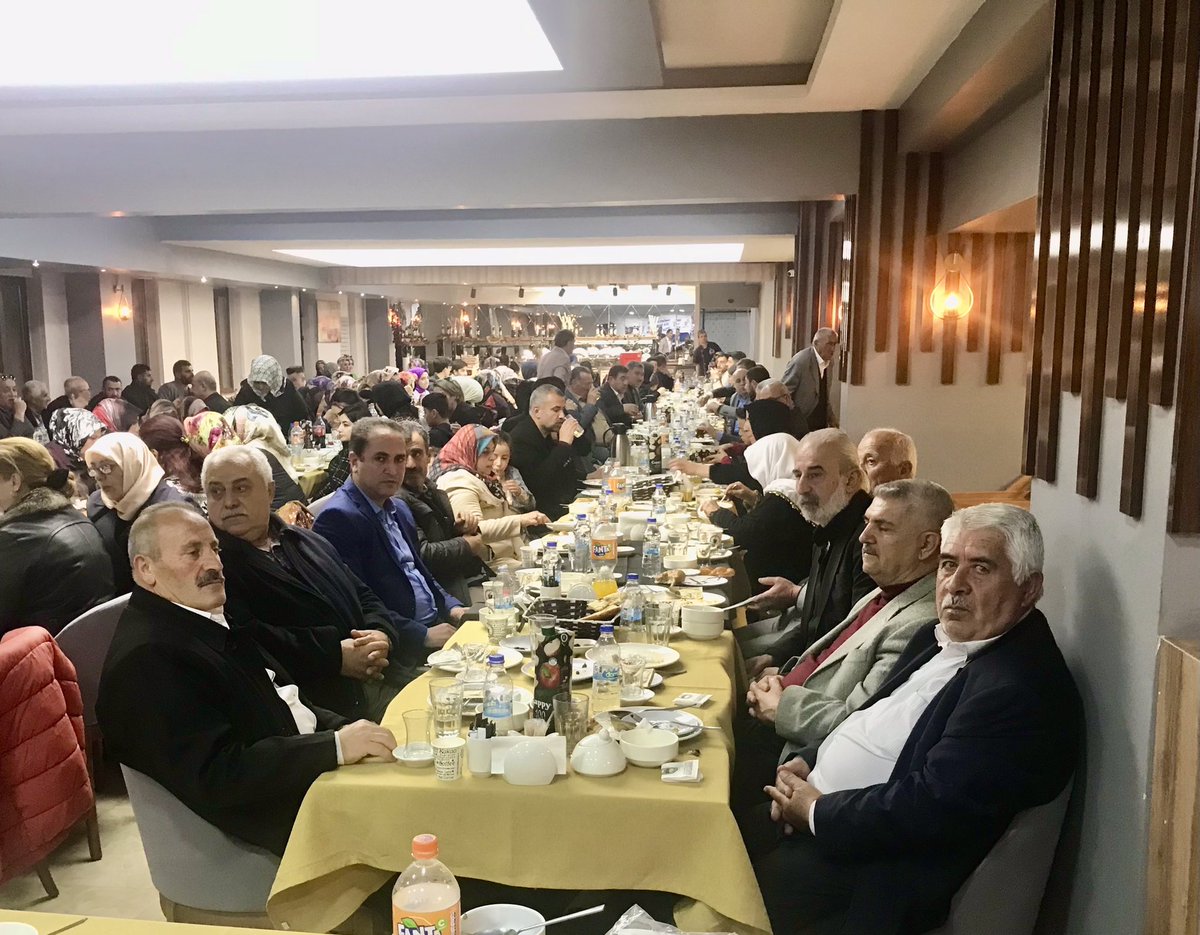 AdemARVAS_'s tweet photo. Önceki dönemlerde ,yönetiminde yer aldığım 
Ak Parti Edremit İlçe Başkanlığımızın,iftar programına davetli idik…
Eski yönetime Vefa gösteren ilçe başkanımıza ve mevcut yönetimine teşekkürler 🙏🏻
@Affanorhan @emreguray65 
@SezerBayrmoglu @AkEdremit65 https://t.co/o5NVUtMEw8