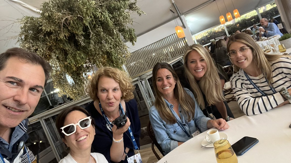 Disfrutando del tenis con la mejor compañía . Grande <a href="/BancoSabadell/">Banco Sabadell</a> y equipo! #SomosSabadell
#BCNOpenBSLover #BCNOpenBS