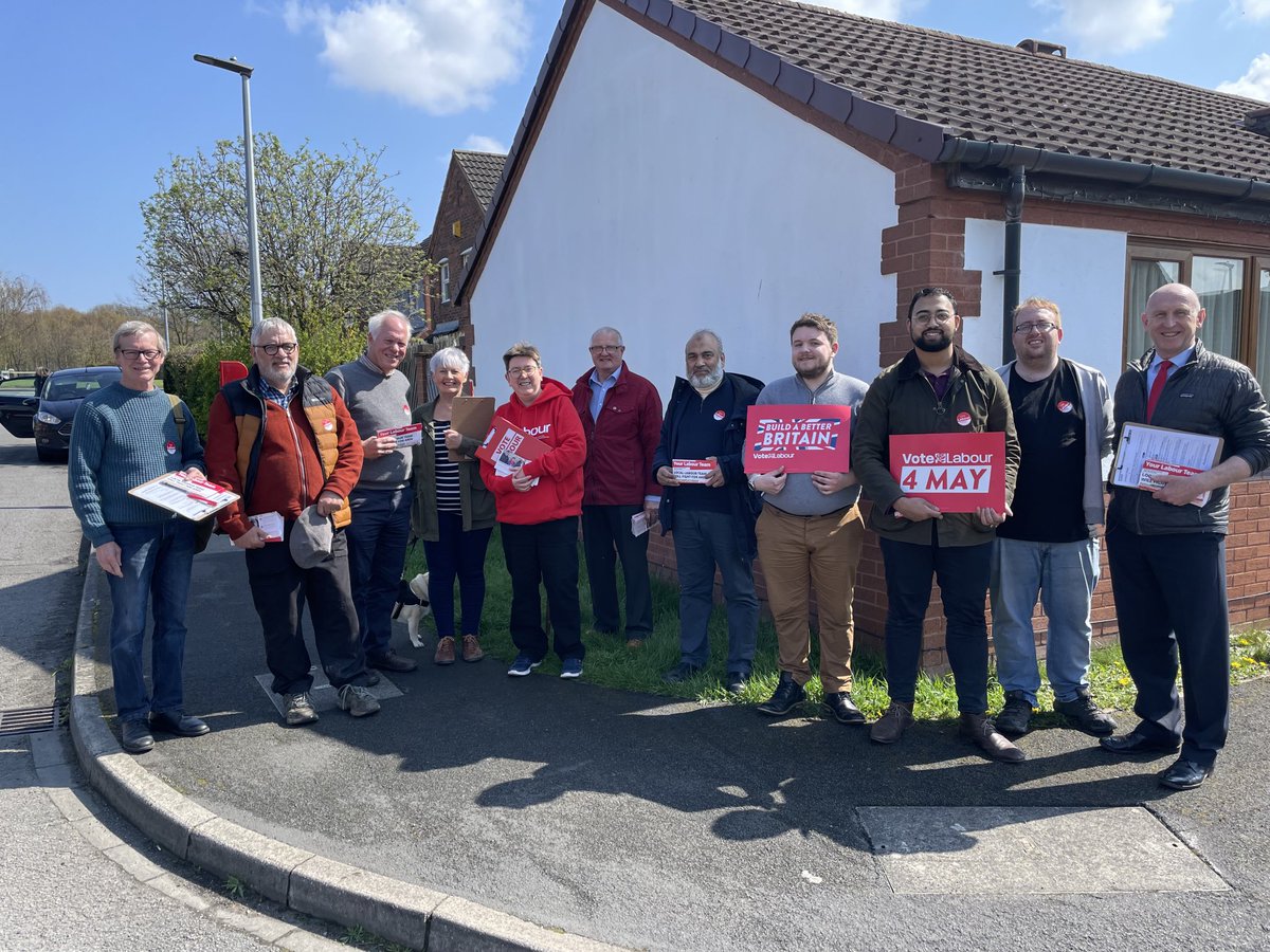 JohnHealey_MP's tweet photo. Great #LabourDoorstep today with ⁦exceptional @NicDakin55⁩ and great local council candidate Sarah Jarvis in Scunthorpe…strong support behind ‘time for change’, both local and national https://t.co/2GtQLwNVWA
