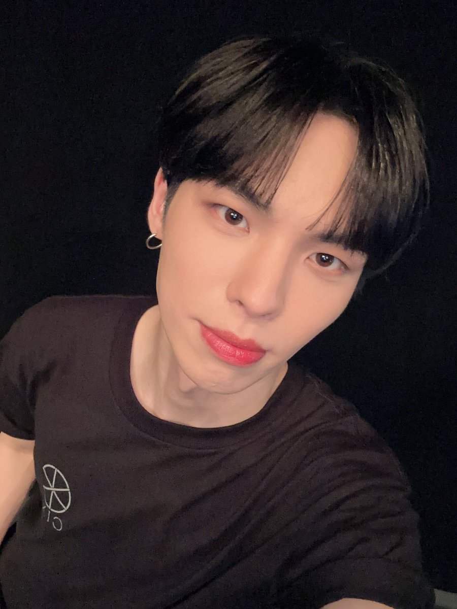 townscene's tweet photo. He makes me hot https://t.co/kk3MG07zA1