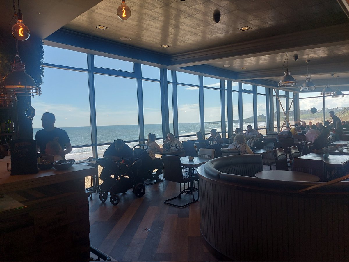 JessGosling2's tweet photo. @EdConnectNet #Edconnect I just missed this as I was on my last day with family in the UK. The sun came out for a beach visit and I also managed a quick clothes shop. Picture of my favourite Cafe at the beach. I'm missing it already. https://t.co/ykFIhqJGDZ