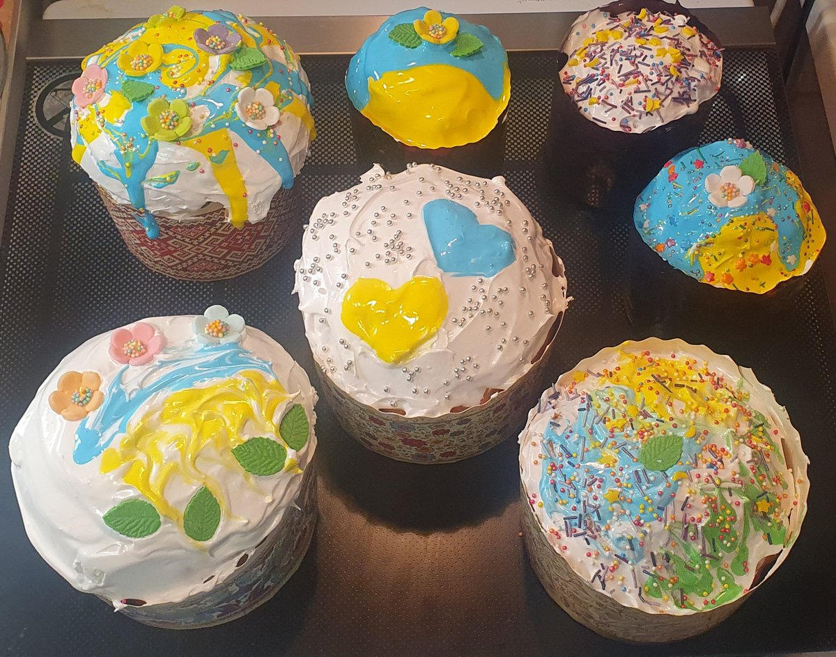 Показуйте ваші пасочки. Дві нижніх прикрашав сам. Здається у психіатрів питань бути не повинно.