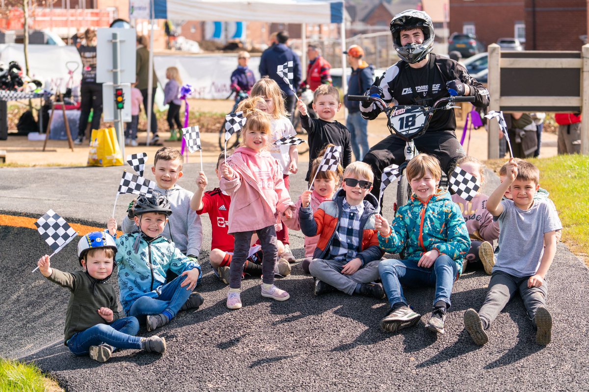 SDCparklife's tweet photo. And it’s open! Swadlincote’s new Cadley Park opened its doors today. The pump track proving to be a popular fixture thanks to funding from @BritishCycling @SDDC @BTSSwadlincote Thanks to everyone who’s helped make the happen 👏👏#loveparks https://t.co/cnh3CKueoF