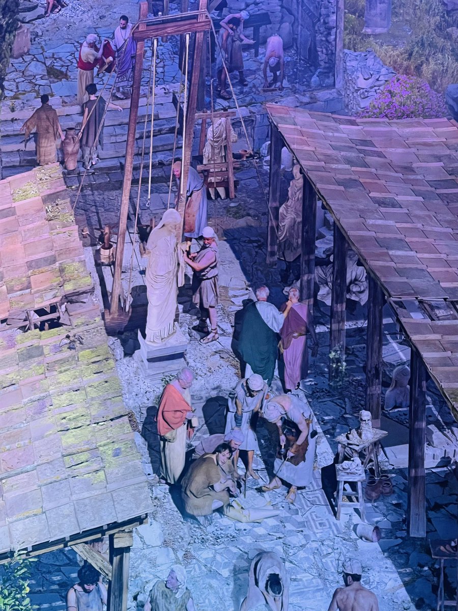 unalcem's tweet image. Hayalgücünü realiteye dönüştürebilen insanlara hayranım. 4.denememde de Pergamonmuseum’a girememiş olsam da Yadegar Asisi’nin Bergama’ya adeta yeniden hayat verdiği Pergamon-Panaroma beni adeta dönemin bergamasına ışınladı. Ayrıntılara hayran olmamak elde değil.