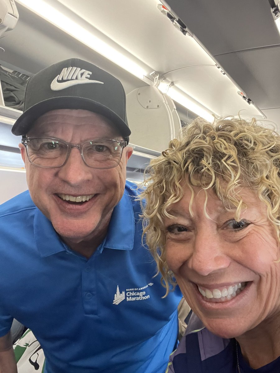 parkhurstheidi's tweet photo. Look who I found on my way to the Boston Marathon. @BankofAmerica @ChiMarathon @CareyRunsChi https://t.co/c8OaYRmdLk