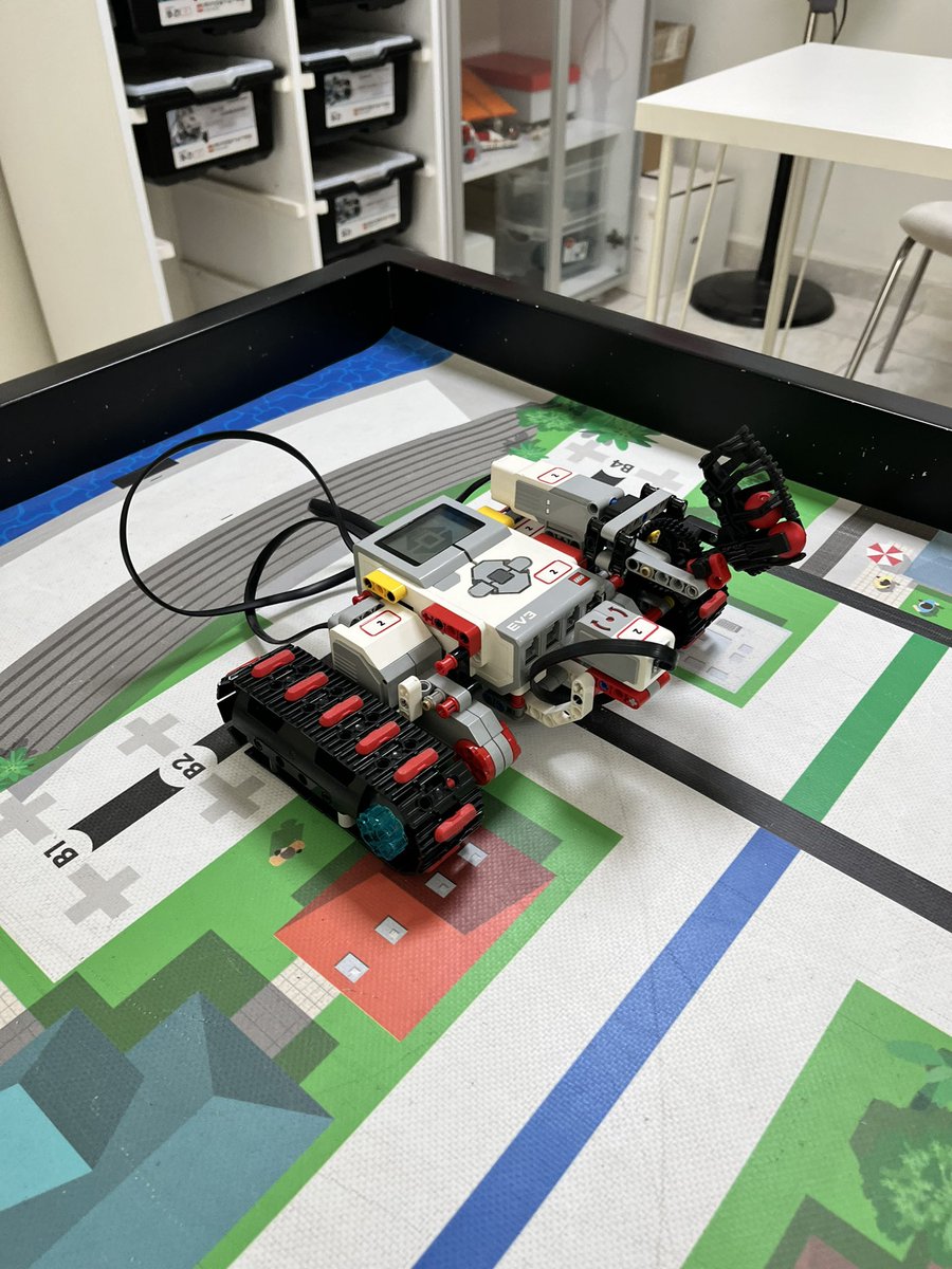 Çocuklar yeni projeler hayal etsin, düşünsün ve gerçekleştirsin..

Okulda, evde ve her yerde hayallerini projelere dönüştürecekleri robotik ve kodlama eğitimleri ile onlara parlak bir gelecek armağan edin..

Robot Akademi yeni nesil eğitim..

🤖 robotakademi.org