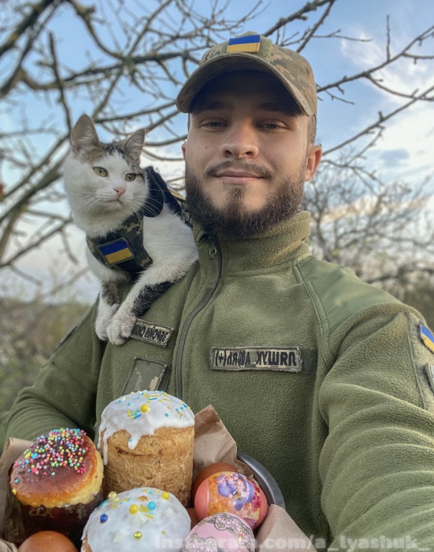 aliashukua's tweet photo. Friends, Shayba and I 🐈 congratulate you on Easter 🙏🏻 may we meet it next year in a peaceful and free Ukraine. And now, we don’t relax and go all together to our goal. Glory to Ukraine, together to victory! 💪🏻🫡🇺🇦 https://t.co/v0hgeiIbey