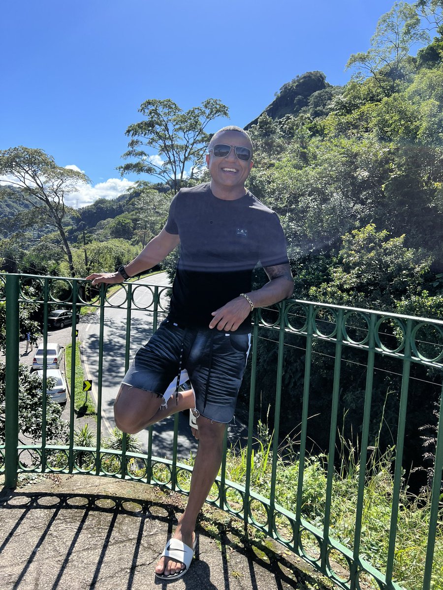 IgorPontes39's tweet photo. A vida é muito curta pra não ser aproveitada e longa demais para passar despercebida. https://t.co/a0IW5JBVpc