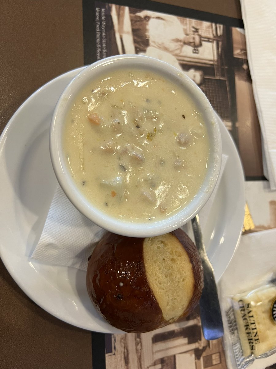 It is definitely a soup day. Clam chowder. 7.5/10.  #TeamSmith