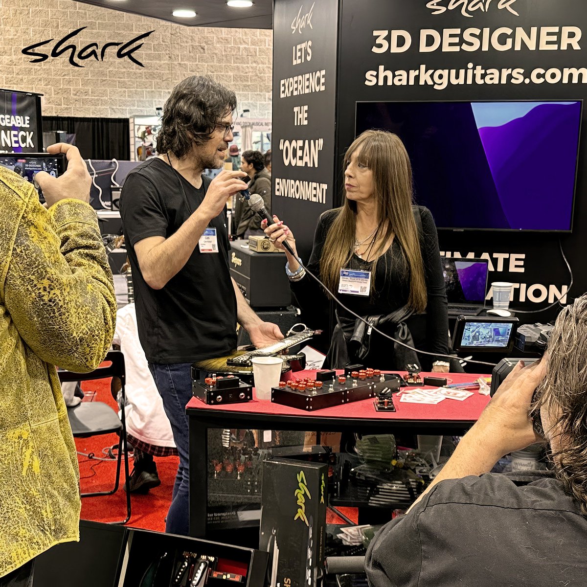 shark_guitars's tweet photo. 🎸 Curious about our innovative #SharkGuitars? Co-founder #CemKoksal is here to answer your questions about our groundbreaking technology. #SharkTech
📍 #NAMMShow2023 at Hall D #Booth4637 📍
#GuitarV2 #sharkelectricguitars #sharkinstruments #innovativeinstruments @NAMMShow https://t.co/6WgNdBQd3w