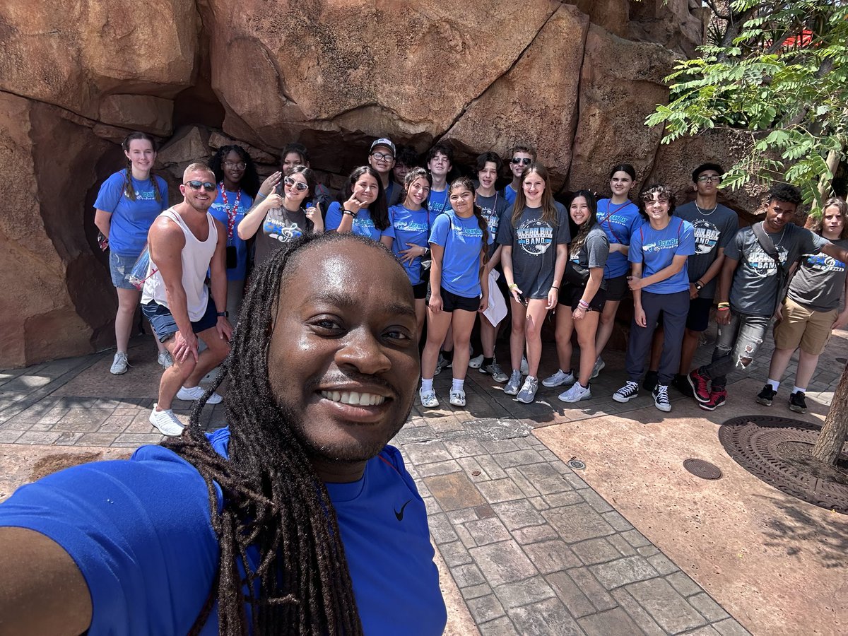 MISTER_B_Cohens's tweet photo. Mr. Cohens loves to support our students &amp; the arts! This weekend I am serving as a chaperone for the Music in The Parks program for our band, chorus, &amp; orchestra programs. Universal Studios here we come! Our directors and students are amazing! #hcsfinearts #loveSCschools https://t.co/tplWPso8QC