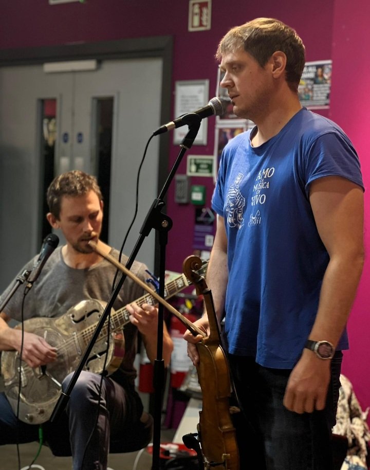 hmvColchester's tweet photo. Fantastic afternoons music with the incredible @armoured_man . Thank you so much guys 👌😎🎵💙 #colchesterscene #supportlocalmusic #supportlivemusic #folk https://t.co/QL7iq5QAFW
