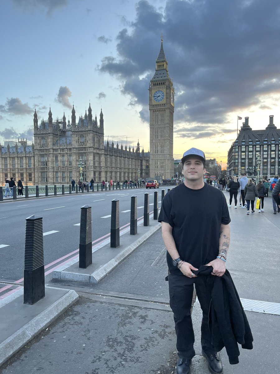 MarkAOtero's tweet photo. London! https://t.co/RiIVZI4bm4
