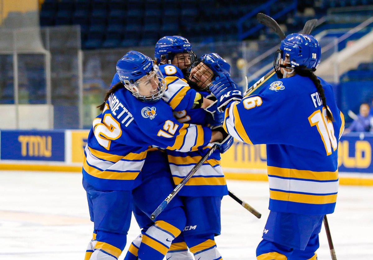 Thursday night it was an honour to be recognized and selected as the TMSU Female Rookie of the Year for the TMU Bold. What a start to my career here at Toronto Metropolitan University. Thank you to my teammates and everyone who’s supported me to achieve this goal. #ROTY