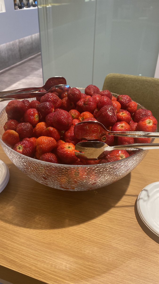 Çilek yeme bataklığına düştüm çıkamıyorum..😪