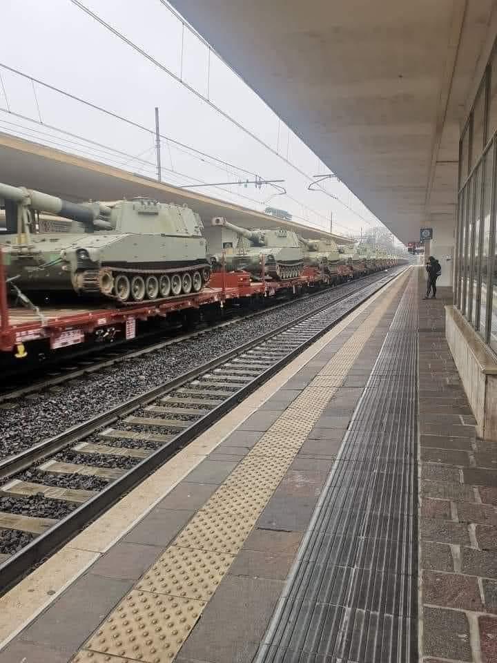 ElioLannutti's tweet photo. Ecco l’Italia che ripudia la guerra, col governo dei peggiori traditori del programma elettorale, genuflessi ai soli interessi dei guerrafondai USA NATO, che sono opposti ai diritti dei “patrioti” italiani, impoveriti e vessati dalle sanzioni boomerang,che vogliono vivere in pace https://t.co/1Ogs0HHGv2