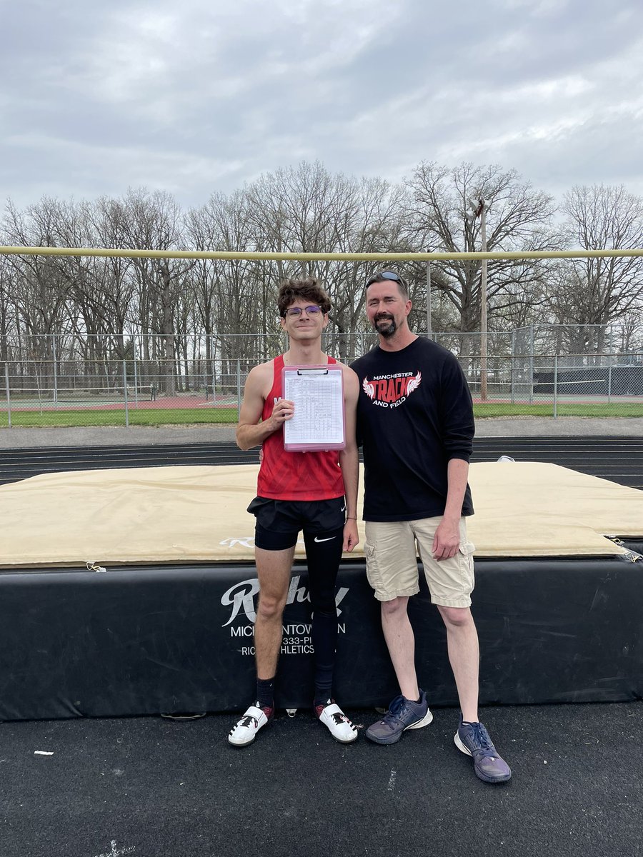 Manchester finishes 3rd at Busco Relays. Kolby Haecker jumps 6’7” in HJ to break the meet record and the school record!

#SquireStrong #GoSquires #schoolrecord