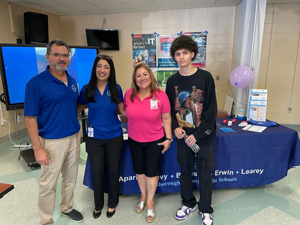 El Programa de  Colaboracion entre Padres y Escuelas de HCPS se une con Enterprising Latinas, empoderando a nuestras familias de Wimauma a que lideren y abogen por la educacion de sus hijos. La excursion academica a Brewster Technical College.#EducacionPublica #ESOL #MALDEF