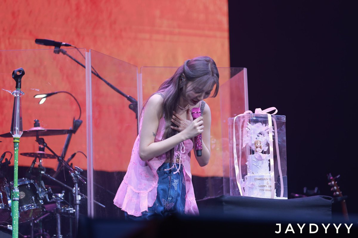 jaydyyy_EXID's tweet photo. 230415 #BOL4 TAIPEI 
#볼빨간사춘기 #안지영 https://t.co/afTVQRyOeC