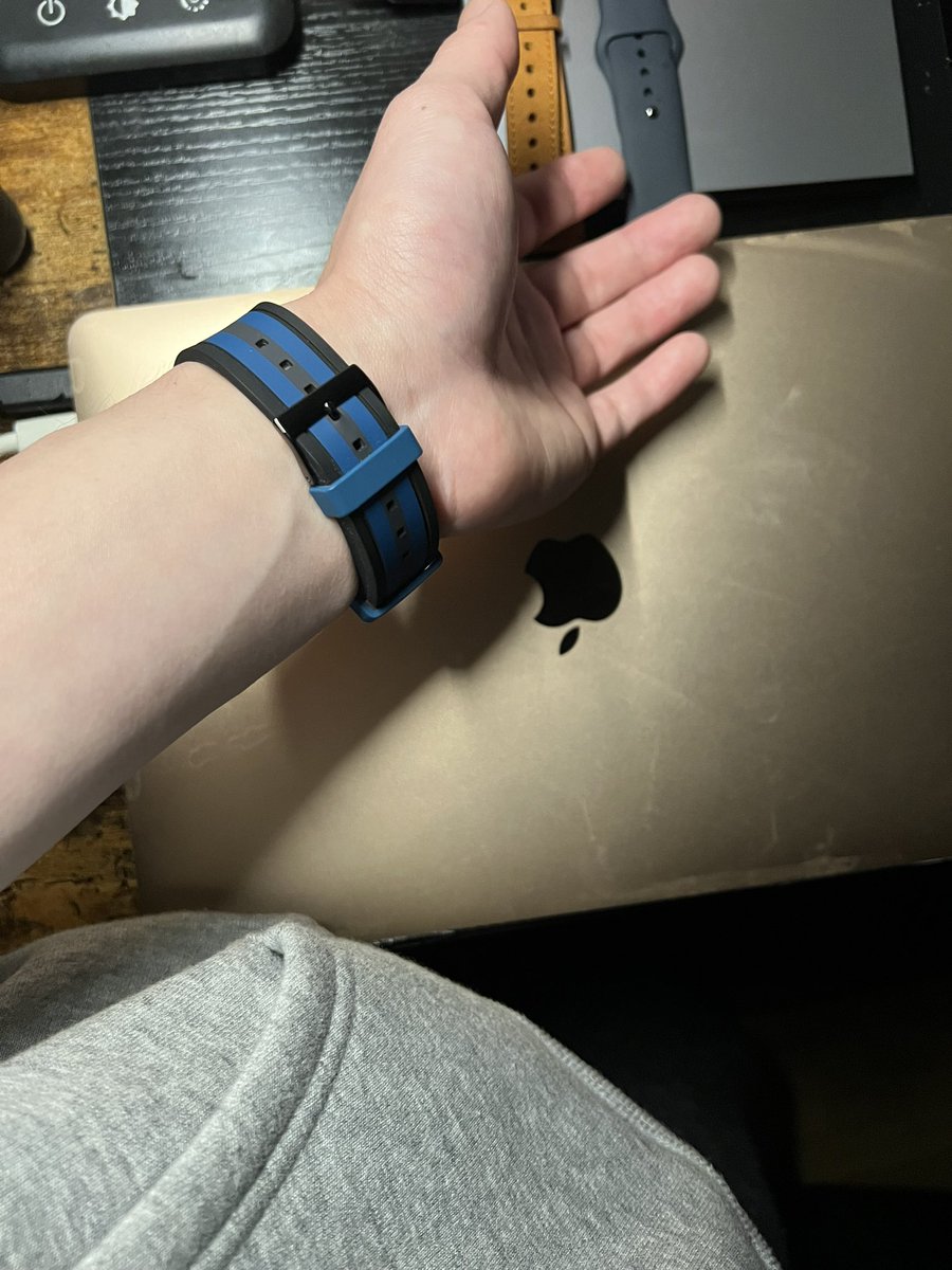 letme2580's tweet photo. Apple Watchのバンドを新しく買いました！
デザイン本当に好き！
#AppleWatch
#coach
＃時計 https://t.co/OxqtwORxZC