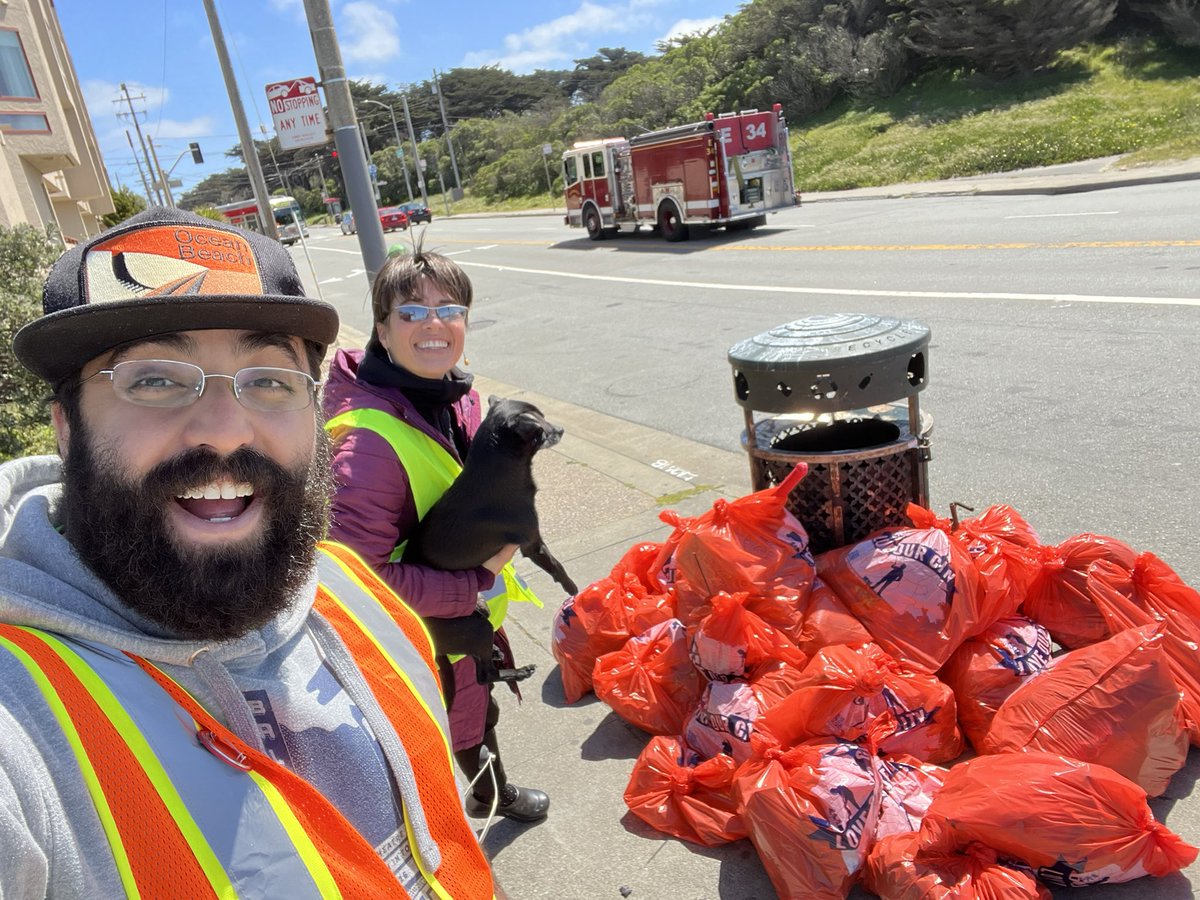 Bobakkabob37's tweet photo. Had the distinct pleasure of leading one of the largest groups of volunteers to-date for our #KeepOceanBeachClean series, we had a blast and did an amazing job https://t.co/7ksoiHGZKr