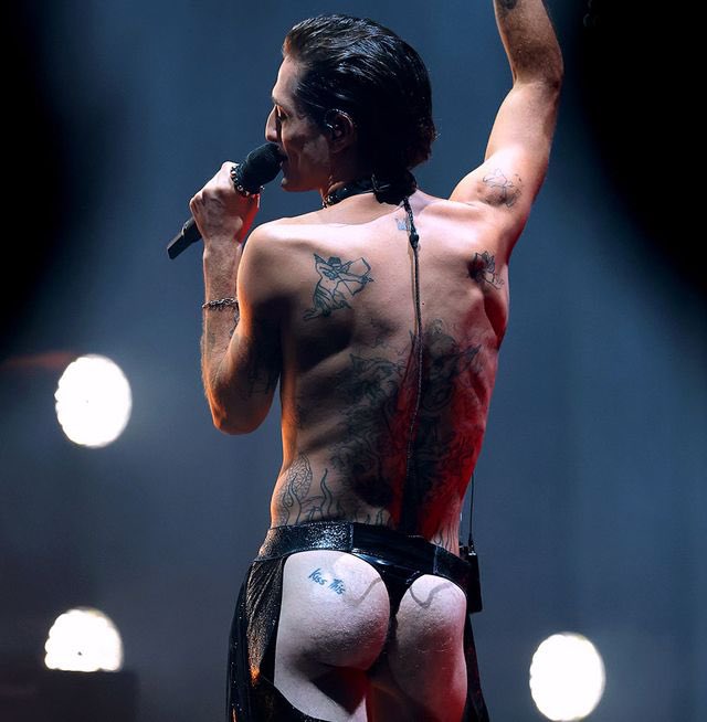 o sea que si lo hace Sam Smith está mal, pero curiosamente cuando Damiano salió así en los MTV VMAs no había quejas......... decid claro que sois unos gordófobos de mierda y acabamos antes