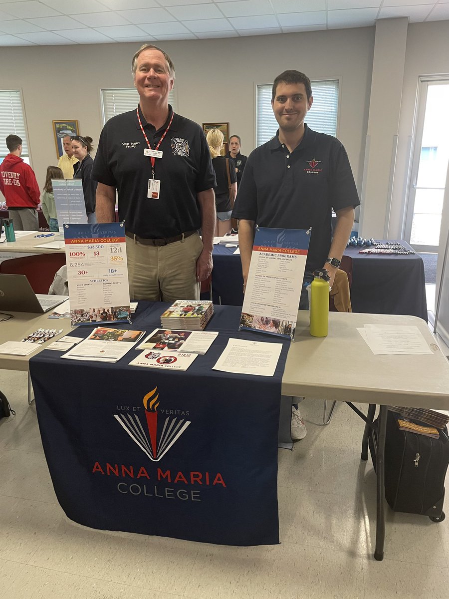 goannamaria's tweet image. At Connecticut Fire Academy&apos;s College Fair in Windor Locks, CT.  Fire Science Professor Chief Tom Bogart and Assistant Director of Admissions Chris Monteforte. #firescience #NewEngland