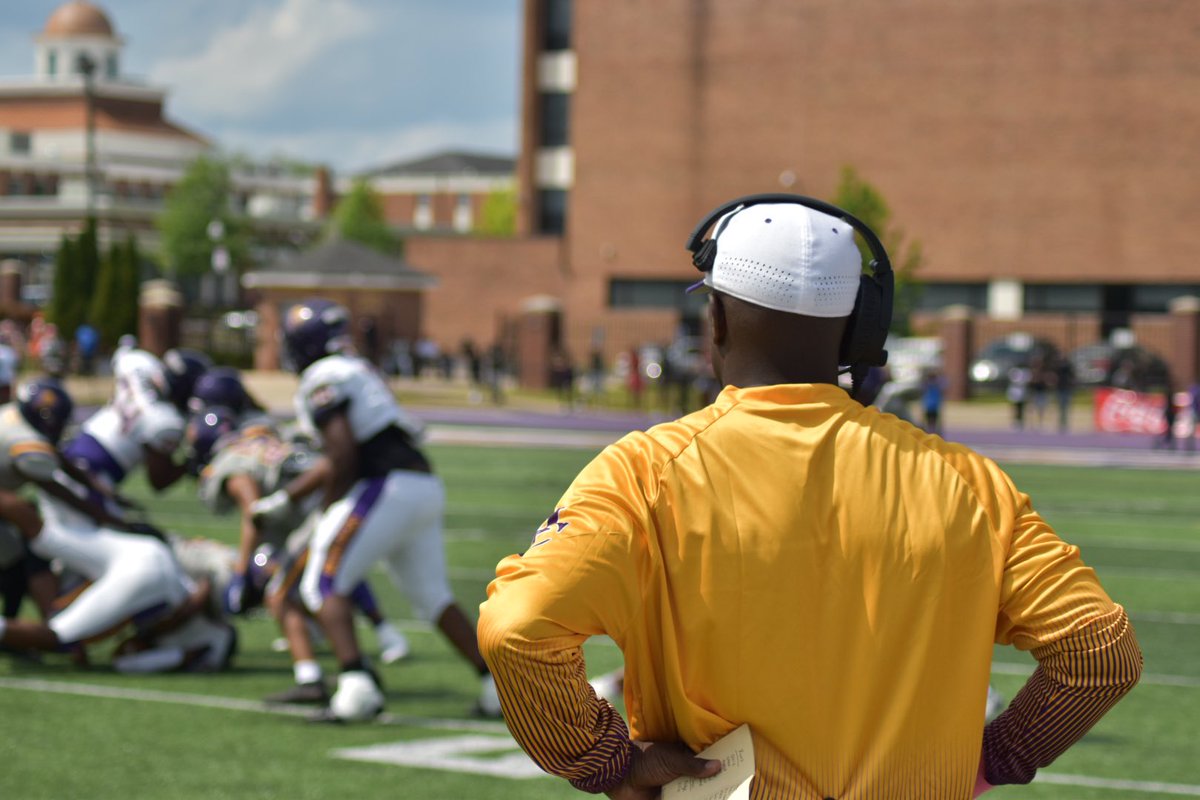 Thessnetwork2's tweet photo. RECAP MILES COLLEGE PURPLE &amp; GOLD SPRING GAME @TheSSNetwork @GoldenBearsofMC @MilesBhamAlumni #RESPECTTHEDEN #Unstoppable https://t.co/zG1SlxH1BE