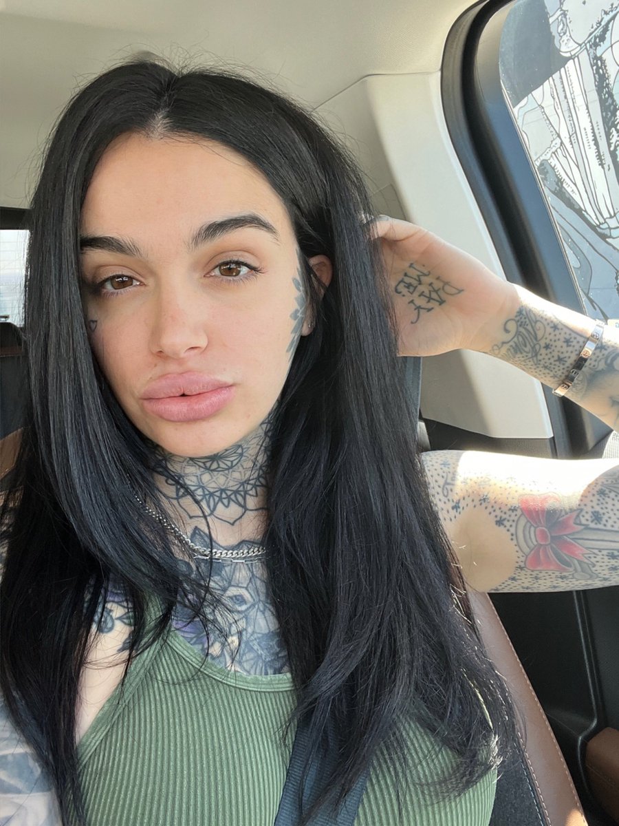 Leigh Raven/Mistress Baby on Twitter hang w/ me 💕"