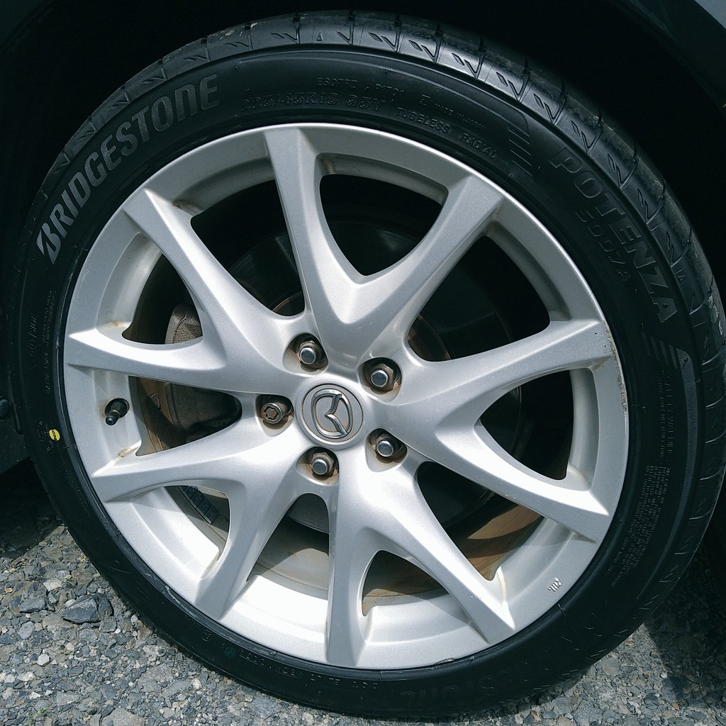 3santabi3's tweet photo. 先日車検をクリアして無事に戻ってきた愛車！
気づけば丸7年使ってたタイヤも交換してもらってまた沢山ドライブ行きたくなったよ！！
まだまだこの車と走り続ける！

#散旅
#タイヤ
#ブリヂストン https://t.co/76lQCW2uvI