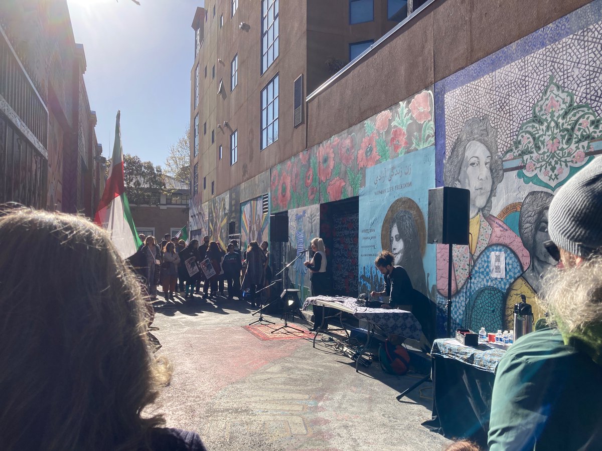 smolsen's tweet photo. A beautiful dance performance in honor of #WomenLifeFreedom
#freedomforIran
#freegeneration https://t.co/v3L8yBtCTk