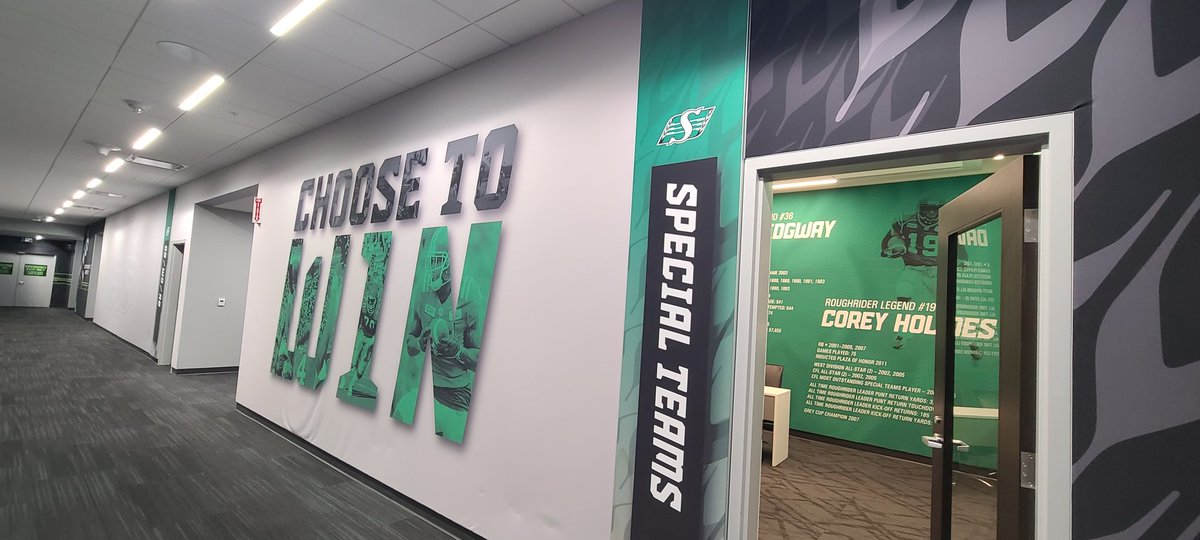 GreyCupBound's tweet photo. Thank you so much @brettlauther @sskroughriders #RiderRewards, for the tour on Wednesday. Loved it! 💚🤍 #RiderPride https://t.co/auWHflJVAg