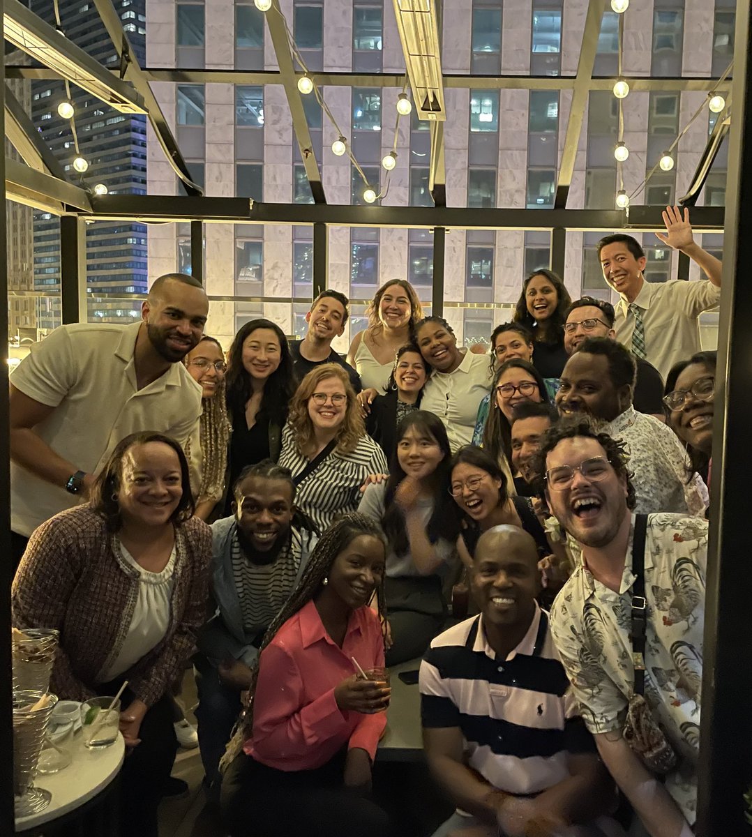 After a lovely @hgse reception at the Chicago Cultural Center, @bterrylong and I and alumni like @aadukia & @MattPShaw held an impromptu afterparty at a nearby rooftop bar for our current PhD students. What a great night! #AERA23 #NCME23