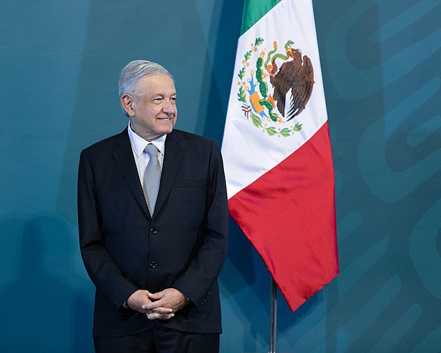 VictoriaAl100's tweet photo. Yo solo sé que cuando termine su sexenio PRESIDENTE, lo voy a extrañar MUCHO 😥 https://t.co/2wvDYWaEaQ