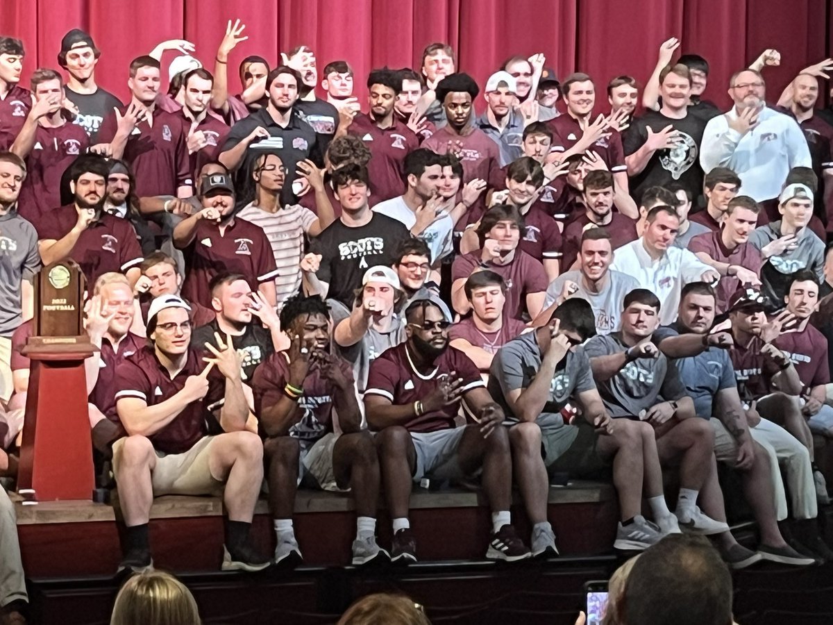 HaydenHarper_62's tweet photo. One of the best moments of my life. GO SCOTS!!! @AlmaScotsFB @FRTPRT_FTBLL https://t.co/GxgGR8YkJp