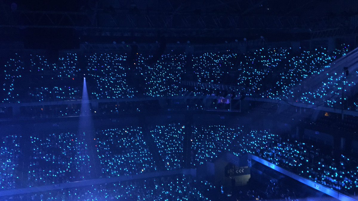 good morning! still can’t believe that im part of this crowd 😭