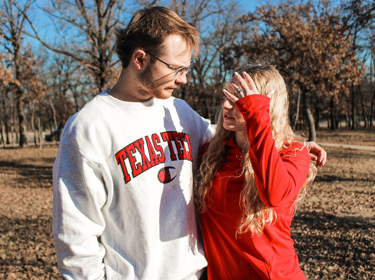 beccasdesignstx's tweet photo. More pics from this shoot ❤️ 

#beccasdesigns #art #artist #photography #lubbock #dfw #txtech #photoshoot #couple #family #pictures #giftideas #smallbusiness https://t.co/r4p34xQkR2
