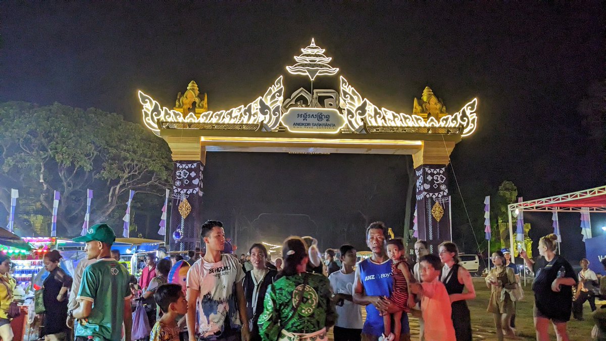 reak_phy's tweet photo. យប់ថ្ងៃទី14,��04,2023 នៃពិធីបុណ្យចូលឆ្នាំថ្មី​ប្រពៃណី​ជាតិ🇰🇭🇰🇭.
សូមជួនពរឆ្នាំថ្មី រកសុីមានបាន​គ្រប់ក្រុម គ្រួសារ​ និង​មានសុខភាពល្អ  
Happy Khmer New Year. 🇰🇭🇰🇭. https://t.co/bNzqjQQ8Mo
