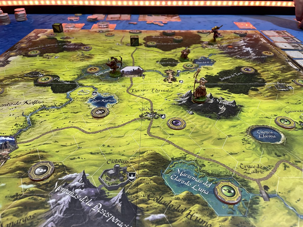 Diario_Jugon's tweet photo. De primer plato hemos tenido el Darwin’s Journey a 3 jugadores y como se nota la escasez de dinero. Juego top de este año de momento. De Segundo hemos tenido ración de Runebound con la expansión cooperativa. Un imprescindible en mi ludoteca.
#darwinsjourney #runebound https://t.co/6rz3YbSWZd