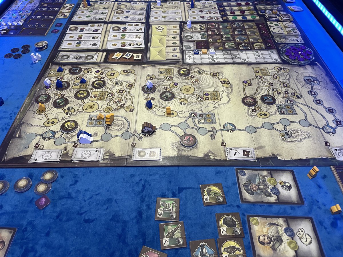 Diario_Jugon's tweet photo. De primer plato hemos tenido el Darwin’s Journey a 3 jugadores y como se nota la escasez de dinero. Juego top de este año de momento. De Segundo hemos tenido ración de Runebound con la expansión cooperativa. Un imprescindible en mi ludoteca.
#darwinsjourney #runebound https://t.co/6rz3YbSWZd