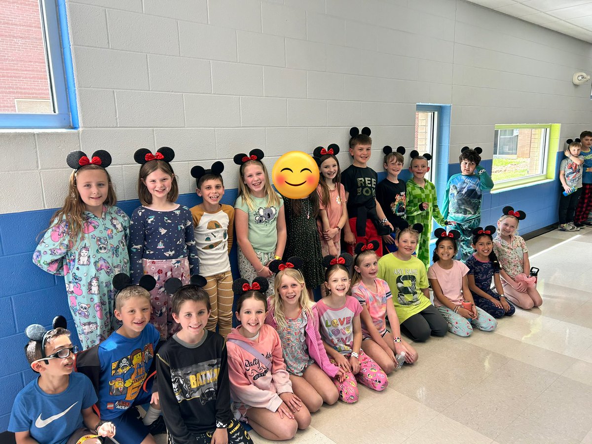 3rdgradepups's tweet photo. By running the pacer test in P.E., our class made the magical journey to Disney!  They were rewarded with Mickey ice cream and souvenir ears. @PSES_Pups https://t.co/Xp3O37VGa5