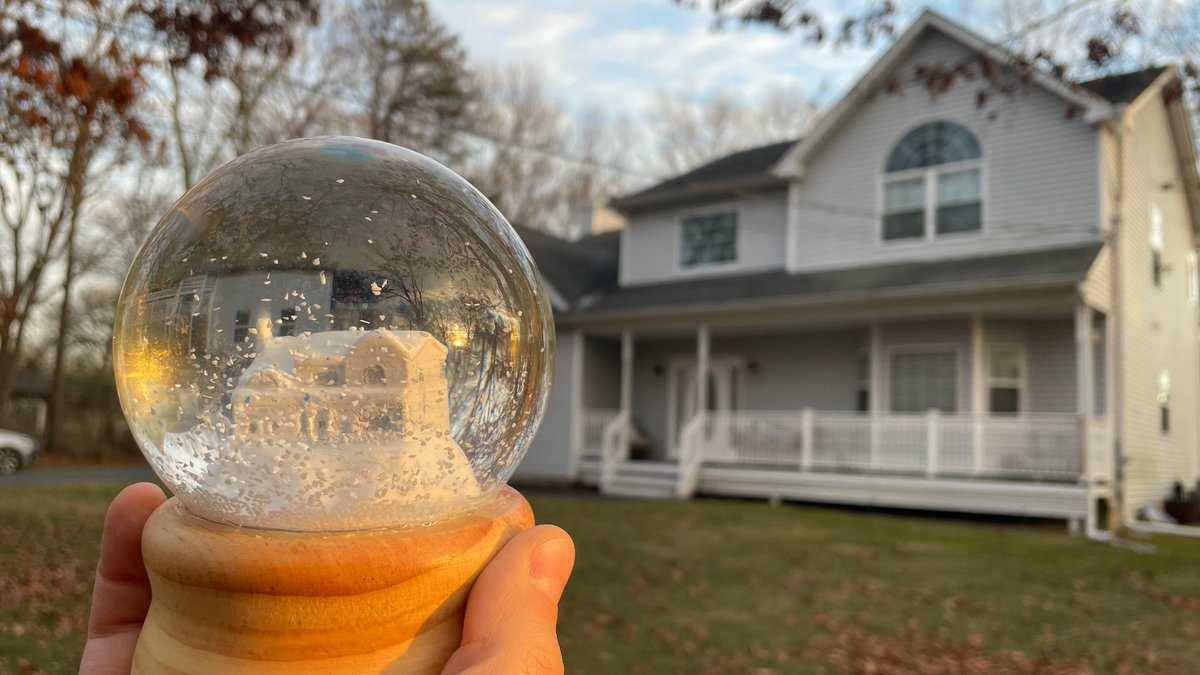 McJesse's tweet photo. My most unhinged hobby is making snow globes of people's homes as and giving it to them as a gift. https://t.co/7ElIUEAkms