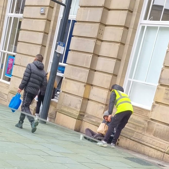 GrainsofHopeUK's tweet photo. We distributed over 100 hot meals to those in need in Bradford.
As a result, we have provided 450 meals for the homeless in Manchester, Leeds, and Bradford during the past three weeks.
A big thank you to everyone who supported this project.
#grainsofhopefoundation #GOHF https://t.co/debUrnn3P9