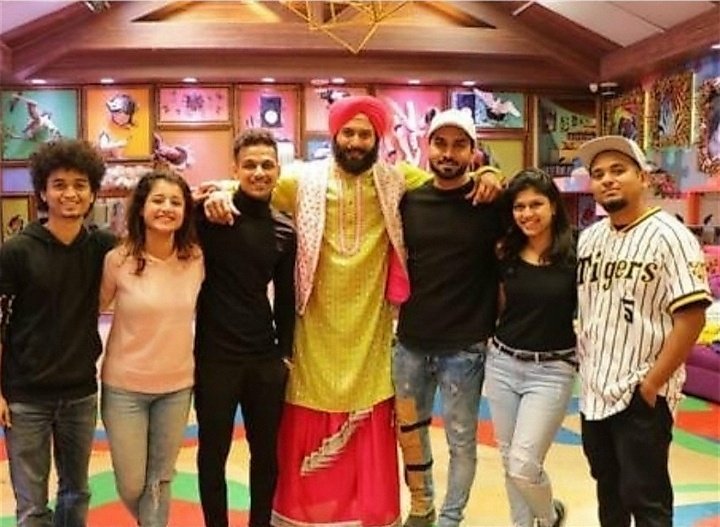Rashed100781781's tweet photo. Sidharth Shukla has been the best entertainer of all time in Biggboss history,he was superactive n super excited for giving his best everytime in bb house.
Goodmorn my dearest @sidharth_shukla n everyone,have a beautiful Sunday.
#SidharthShukla
#SidharthShuklaLivesOn
#SidHearts https://t.co/0WtZm4deEy