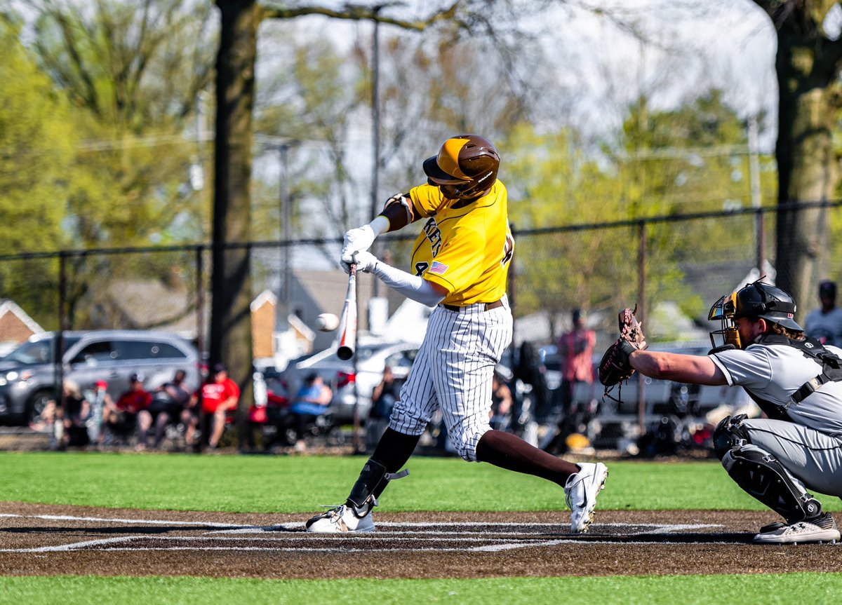 BWUBaseball's tweet photo. Castillo’s grand slam in the first inning ignites a 2️⃣5️⃣ run offensive show in double-header sweep of Muskingum!

#5 nationally ranked Jackets move to 22-5 on year, and stand atop the OAC standings 

#BWBoys | #d3baseball https://t.co/yZla0oFrUv