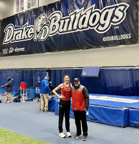 Congratulations to London Warmuth for winning the high jump at the Jim Duncan Invitational with a jump of 5-06! #Unlimited