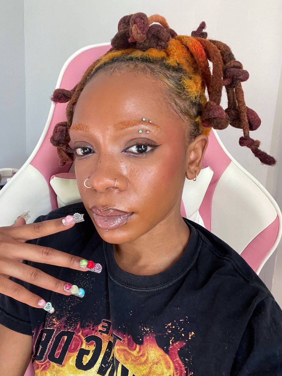 lexpurp's tweet photo. Real extra when I get a new set🕷️🧡 https://t.co/ZYoRComXzF